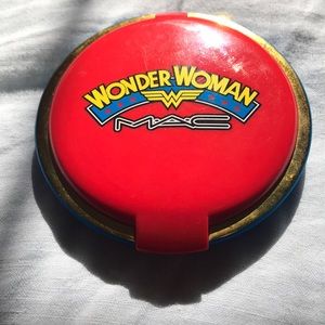 Mac Wonder Woman Mineralized Skinfinsh - LE -MSF